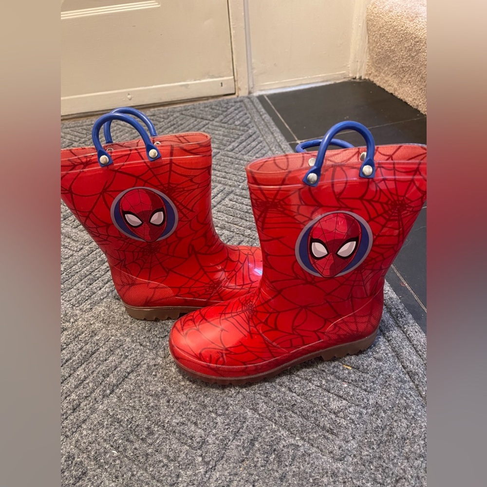 Kids rain shoes